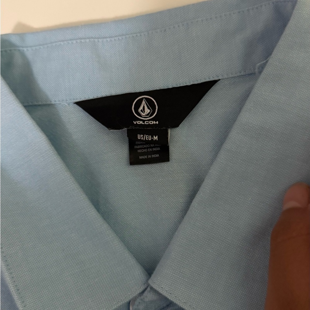 Volcom men’s blue dress collared shirt - Picture 2 of 4